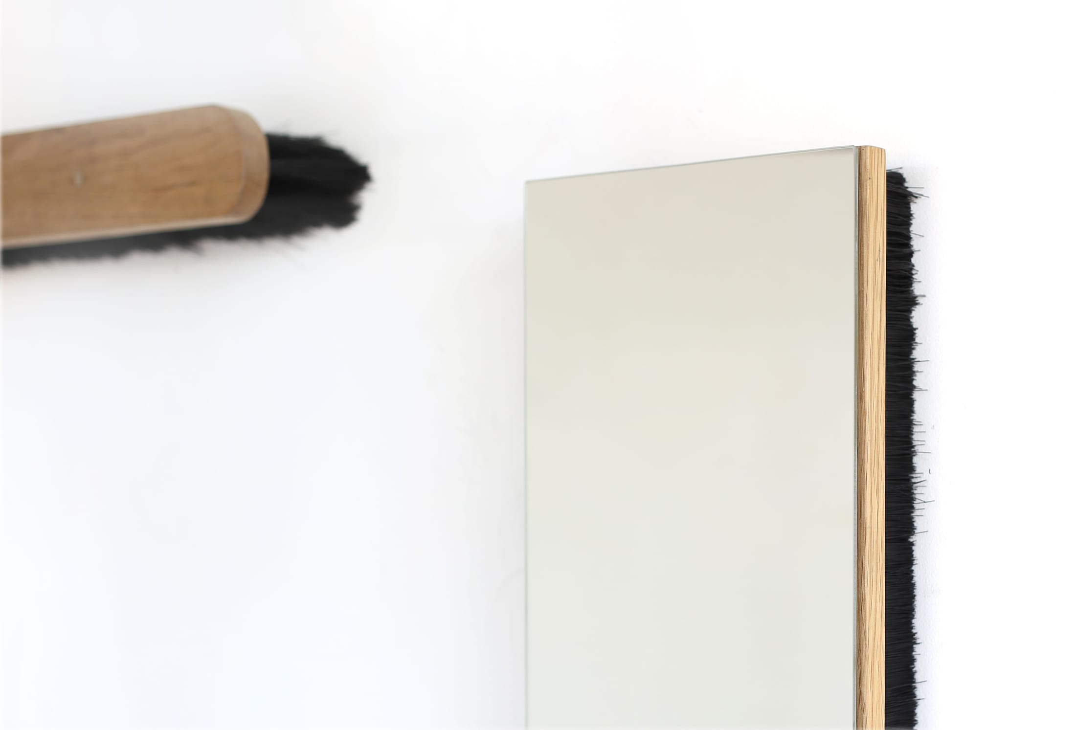 Wall brush