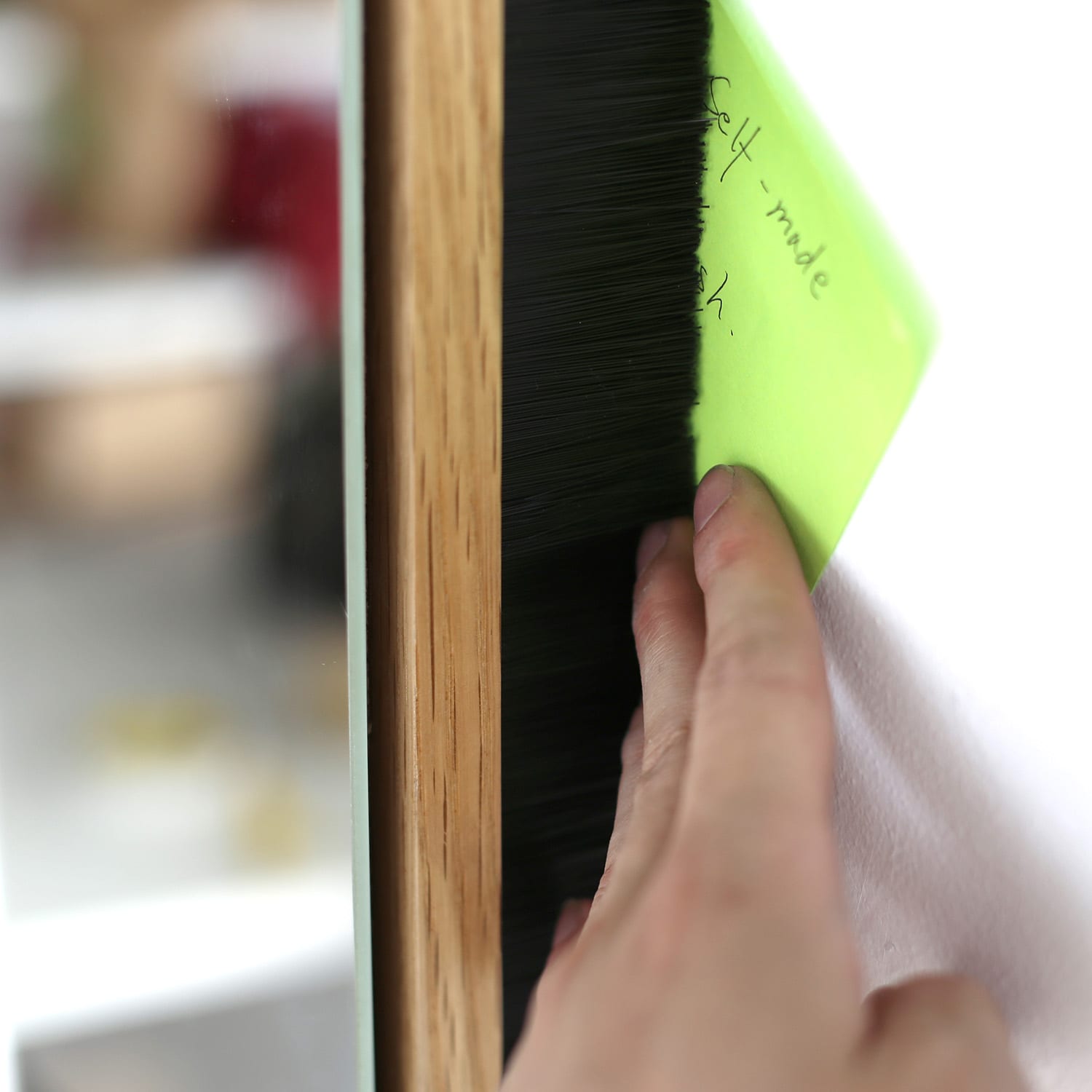 Wall brush